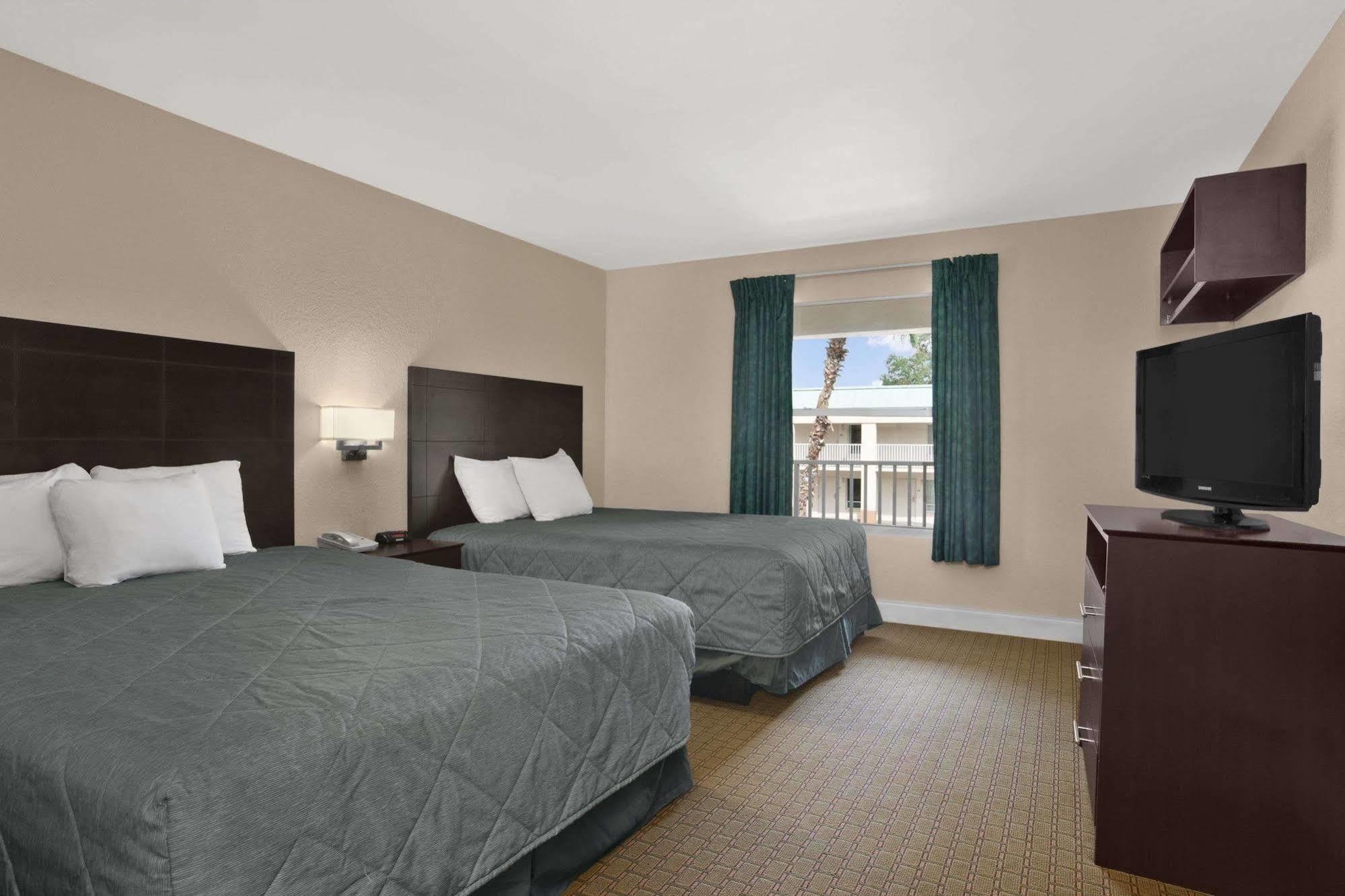 Ramada Limited Clearwater Hotel And Suites מראה חיצוני תמונה